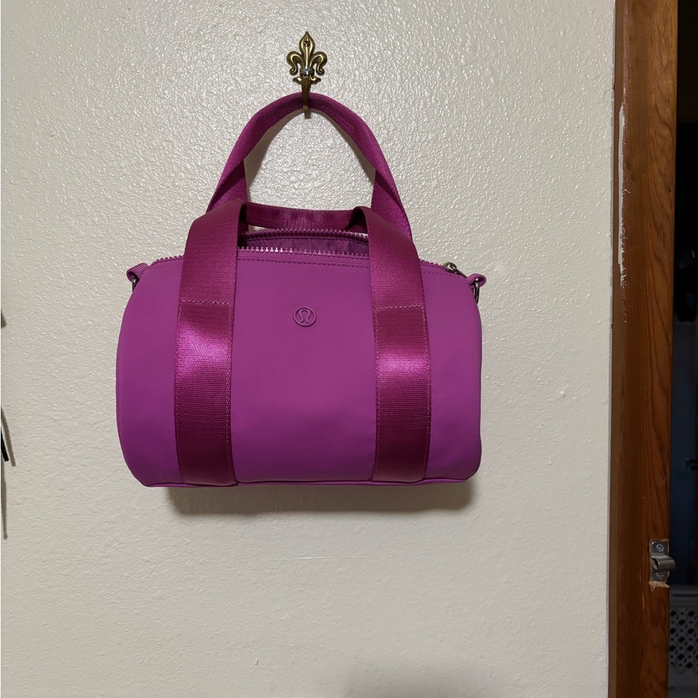 Lululemon | mini barrel